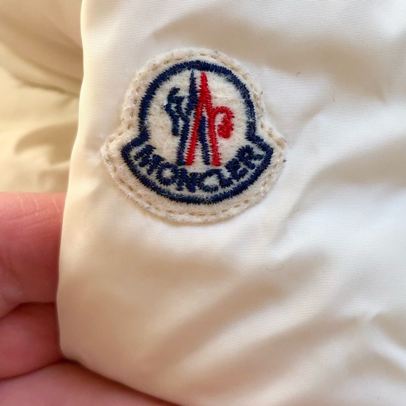 Selling a beautiful Montler Puffer jacket. - Picture 3 of 8